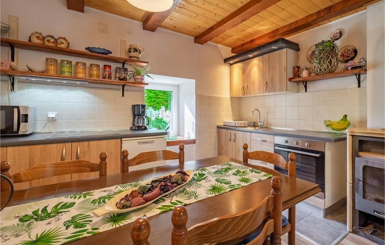 Gemütliche 1-Zimmer-Wohnung mit Terrasse in Fuzine, 1,5 km vom Stadtzentrum entfernt in Fuzine, Primorje-Gorski Kotar