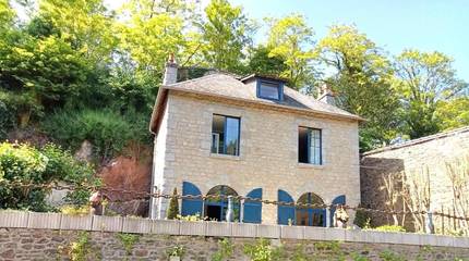 Gîte pour 5 personnes, avec vue sur le lac ainsi que terrasse et vue à Léhon