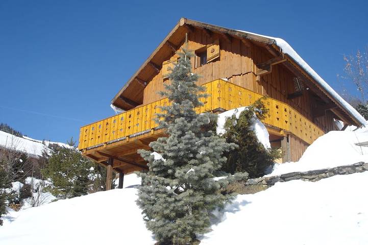 Chalet pour 8 personnes, avec Balcon ainsi que Jardin et Piscine à Auris