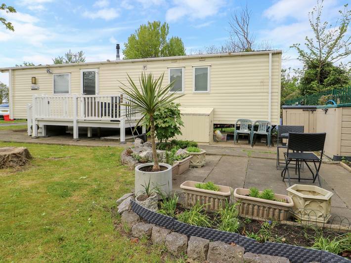 Caravan for 6 people, with Pool in Rhyl