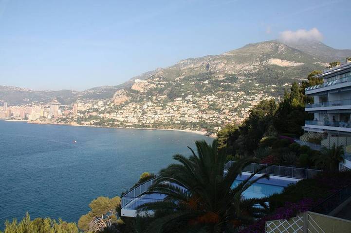 Ferienwohnung für 4 Personen, mit Garten und Pool sowie Balkon in Roquebrune-Cap-Martin