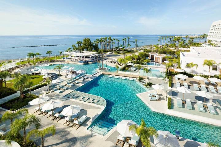 One-Bedroom Executive King Suite with Sea View in Südzypern