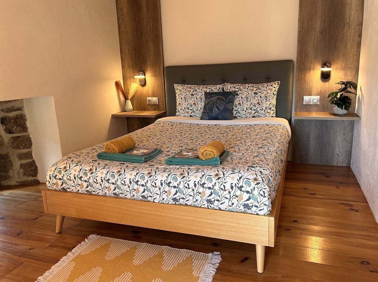 Chambre d’hôtes « La Gardette » avec vue montagne, piscine partagée et terrasse privée in Sablières, Parc naturel régional des Monts d'Ardèche