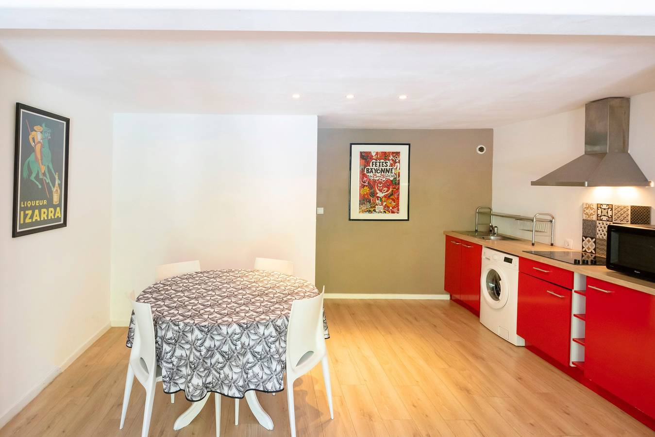 Appartement entier, Appartement 'Appartement Dans Maison Urcuit' avec vue montagne, piscine privée et Wi-Fi in Urcuit, Région de Bayonne
