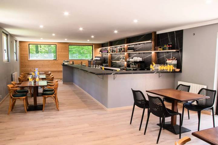 Camping pour 6 personnes, avec terrasse, animaux acceptés en Auvergne - 4