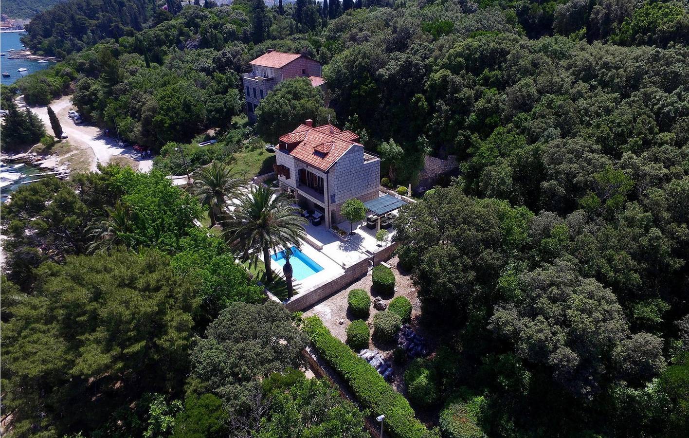 Apartment am Meer mit beheiztem Pool, in der Nähe des Copacabana-Strandes in Mandrač, Grad Dubrovnik