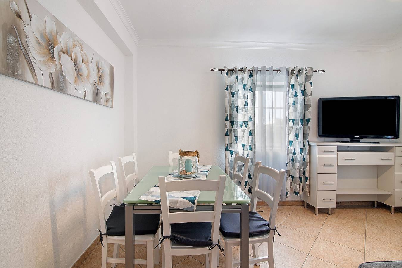 Appartement entier, Maison de vacances 'Monte Fino Beach' avec balcon, Wi-Fi et climatisation in District de Faro