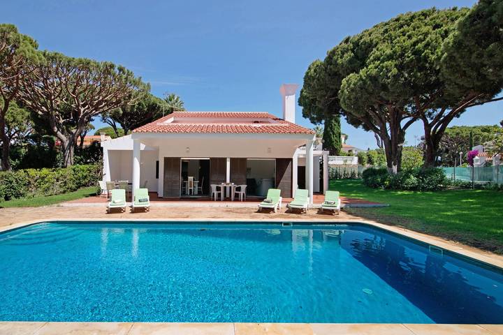 Holiday home for 6 people, with Balcony and Garden in Vale do Lobo