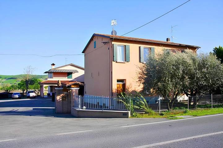 Chambre d’hôte pour 4 personnes, avec Balcon et Terrasse ainsi que Jacuzzi et Jardin à Brisighella
