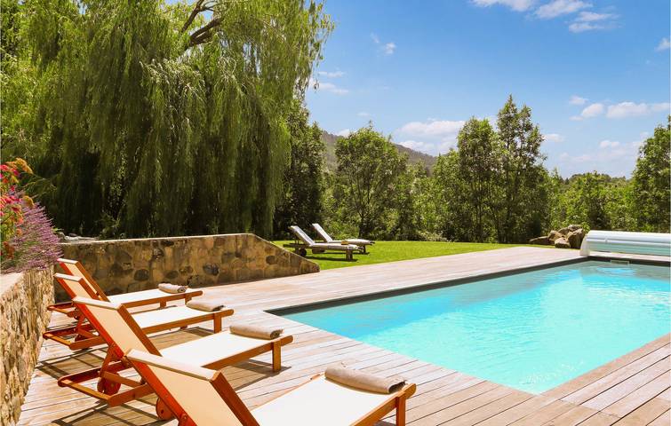 Location de vacances pour 10 personnes, avec piscine ainsi que jardin et terrasse à Saint-Étienne-de-Boulogne - 3