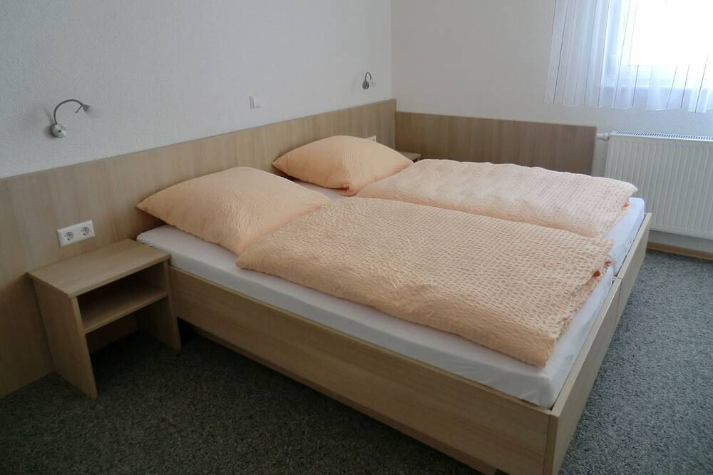 Ganze Wohnung, Gästezimmer mit Frühstück, 20qm, max. 2 Personen in Erbach (Baden-Württemberg), Alb-Donau-Kreis