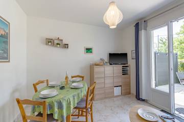Gîte pour 4 Personnes dans Vanxains, Périgord Vert, Photo 2