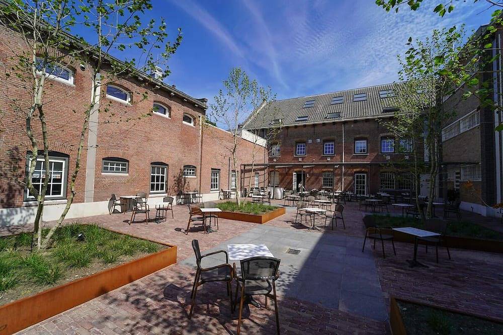 Explore Alkmaar from Historic Prison Room in Nederlandse Noordzeekust