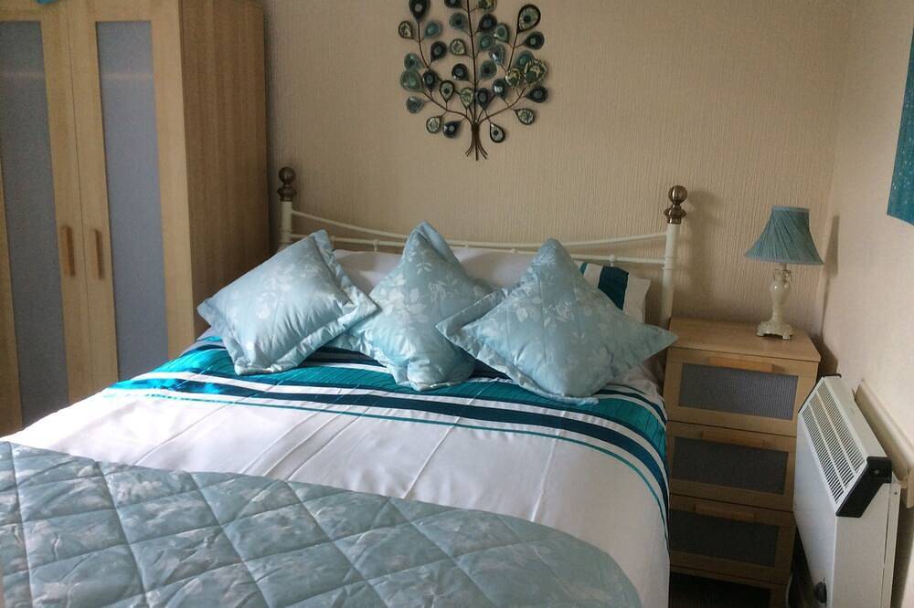 Pet Friendly Chalet.4The Hillside Penstowe Park in Cornwall