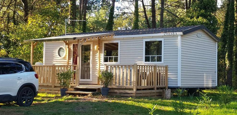 Camping pour 6 personnes, avec Terrasse et Jardin ainsi que Bassin pour enfant et Piscine