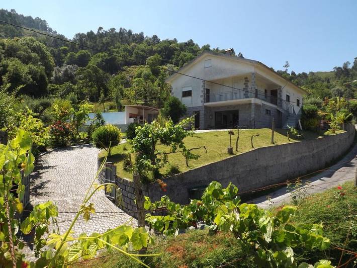 Location de vacances pour 6 personnes, avec jardin ainsi que piscine et vue dans Vila Verde - 4