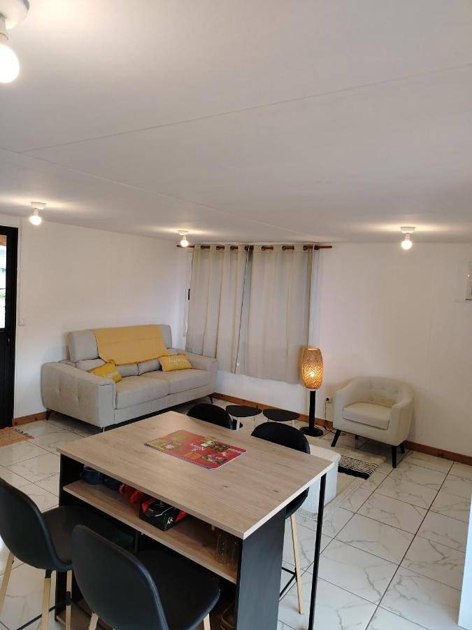 Location de vacances pour 2 personnes, avec terrasse ainsi que jardin et vue dans Les Makes - 4