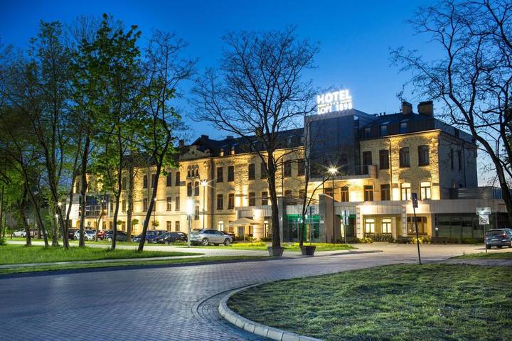 Hotel dla 4 osób, z Taras i Jacuzzi oraz Sauna i Widok w Suwałki