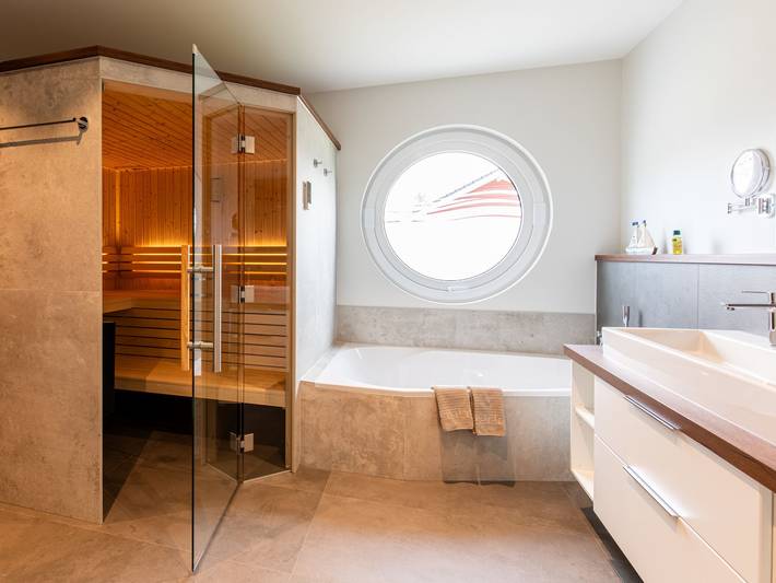 Ferienhaus für 11 Personen, mit Balkon und Terrasse sowie Garten und Sauna in Wesermarsch - 4