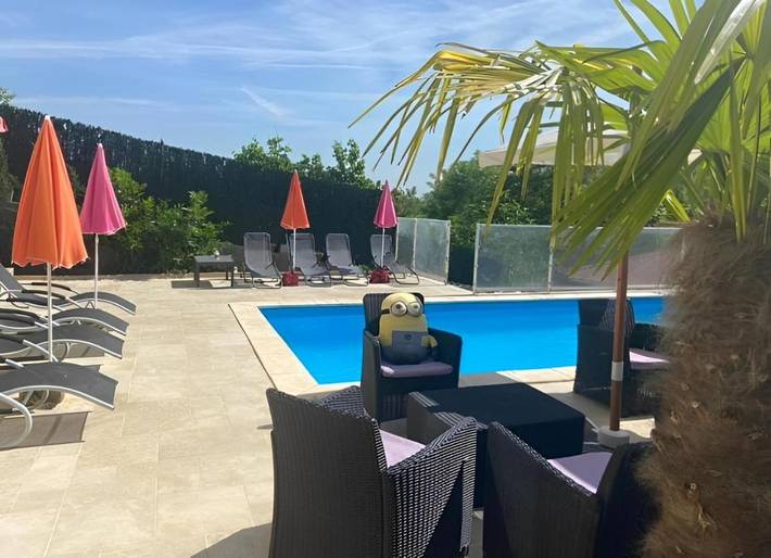 Maison de vacances pour 10 personnes, avec Balcon et Terrasse ainsi que Jardin et Piscine à Gleizé