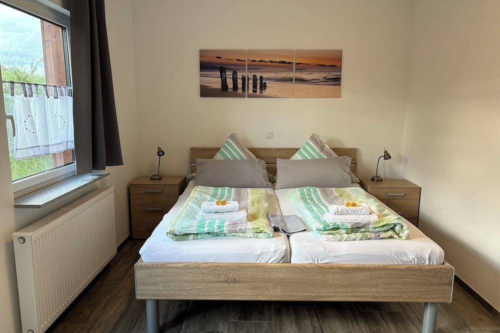 Ferienhaus \"Taunusblick\" - Schlafzimmer, Wohnzimmer, Küche, Bad - Nähe Koblenz in Lahnstein, Mittelrhein
