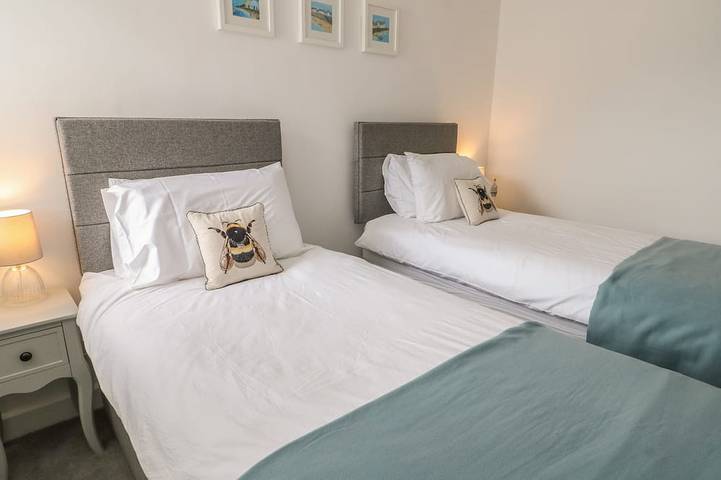 Fir Tree Cottage, pet friendly, with a garden in Llanrug in Gwynedd