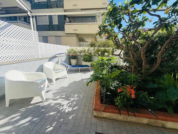 Appartamento intero, Graziella - Fronte Mare in Centro con terrazza in Guardia di Finanza, Andora