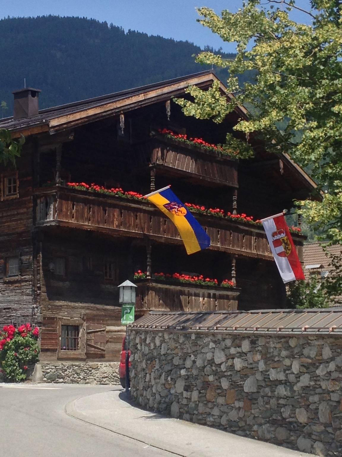 Ganze Wohnung, Ferienwohnung "Geigerhaus 500 Jahre - Maisonette" mit Bergblick, Gemeinschaftsterrasse und Wlan in Stuhlfelden, Pinzgau