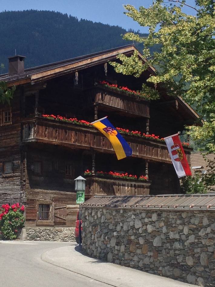 Ganze Wohnung, Ferienwohnung "Geigerhaus 500 Jahre - Maisonette" mit Bergblick, Gemeinschaftsterrasse und Wlan in Stuhlfelden, Pinzgau