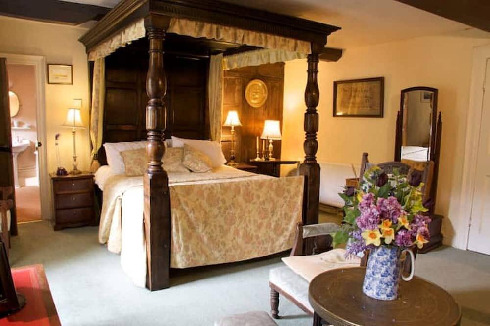 Charming listed historic country house 3 miles from Cheddar Gorge in Axbridge, Somerset