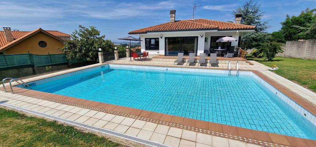 Chalet para 4 personas, con Terraza y Jardín además de Piscina y Vistas en Gijón