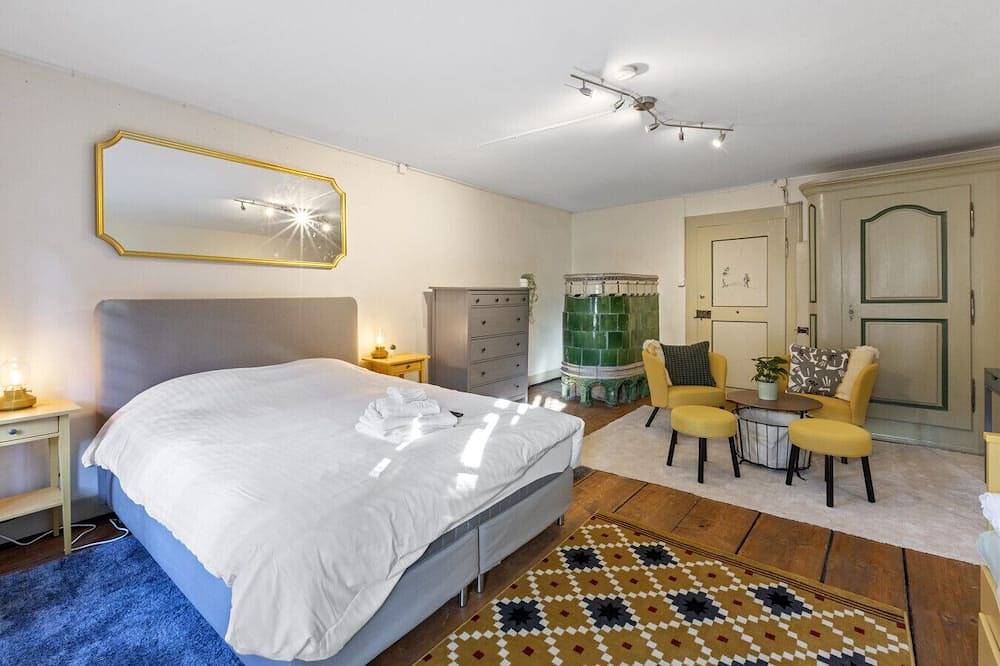 Entire apartment, Bright studio in Freiburg's old town in Fribourg, Canton of Fribourg