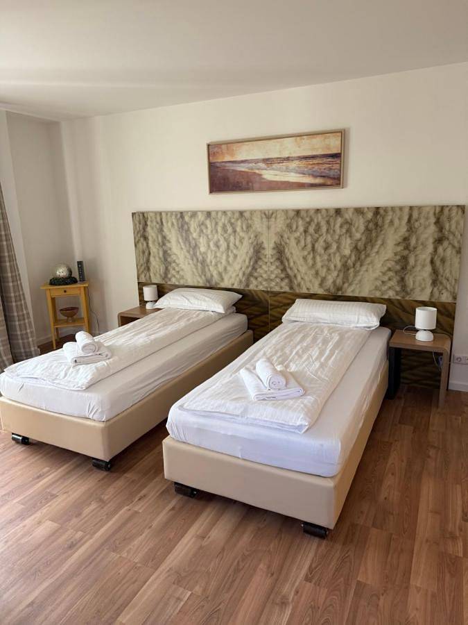 Ferienwohnung für 4 Personen, mit Terrasse und Garten sowie Ausblick in Sarstedt