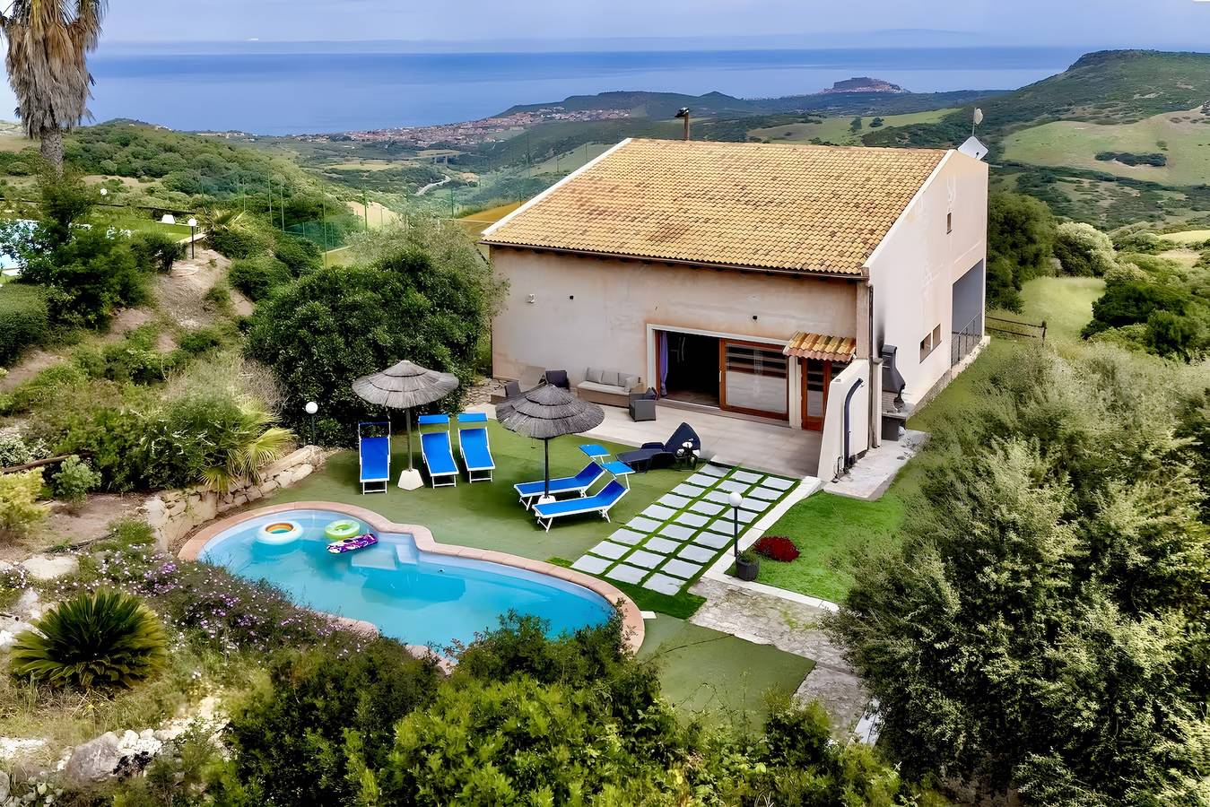 Villa 'Loft Irene with Private Pool', Sea View, Wi-Fi and Air Conditioning in Tergu, Sassari Province
