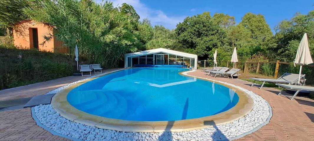 Location de vacances pour 2 personnes, avec vue ainsi que jardin et piscine à Vecchiano - 2