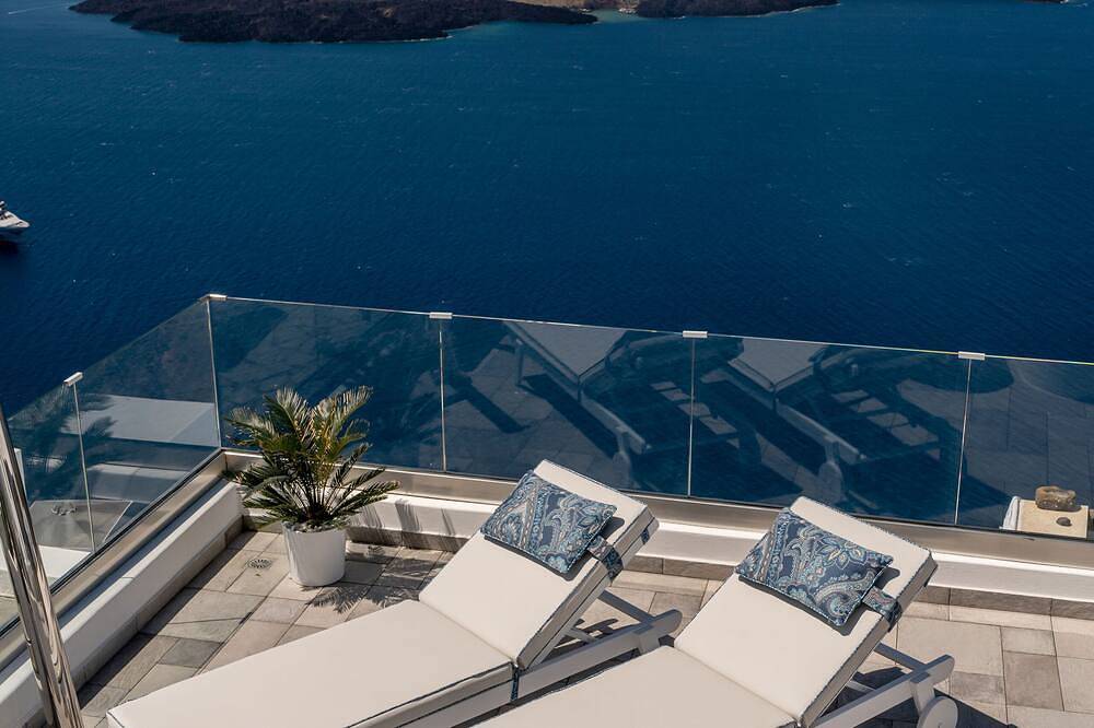 Villa cueva de lujo, vista a la caldera, piscina climatizada in Firostefani, Imerovigli