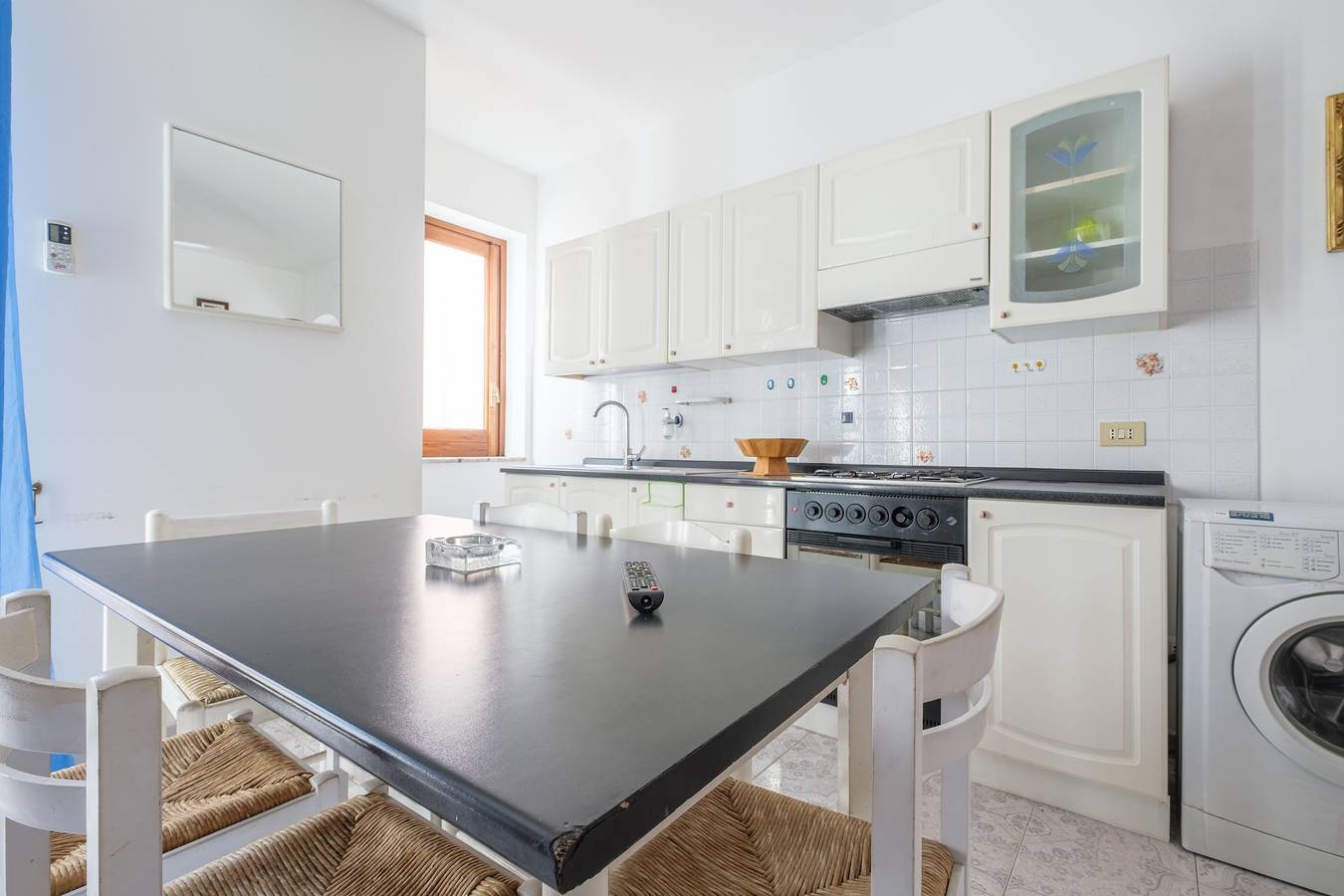 Entire apartment, Holiday Apartment "Case Vacanza Armando Bilo Stromboli" with Balcony, Shared Terrace & Wi-Fi in Lipari
