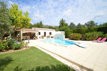 Cottage pour 10 personnes, avec terrasse et jardin à Rousset