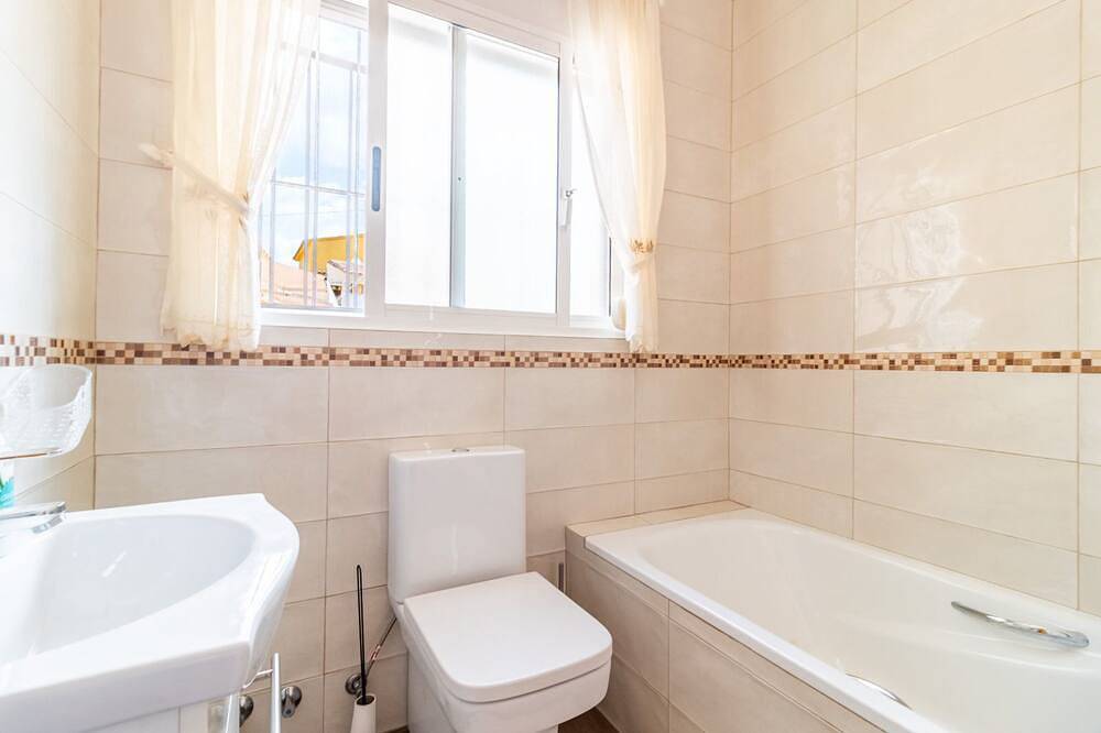 Beautiful family villa with pool and guest house in Busot, Costa Blanca