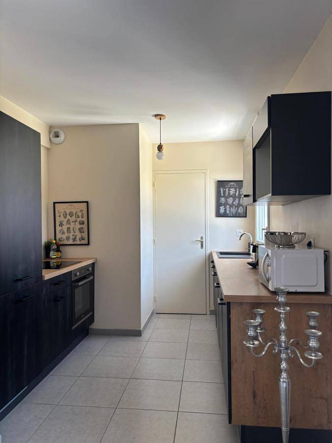 Three-Bedroom House in Pont-de-l'Arche, Région de Les Andelys