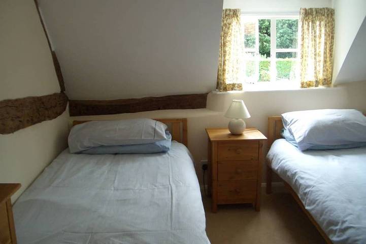 Charmant chalet 4 * dans un endroit rural calme mais proche de Henley-on-Thames & Marlow in Turville, Chiltern Hills