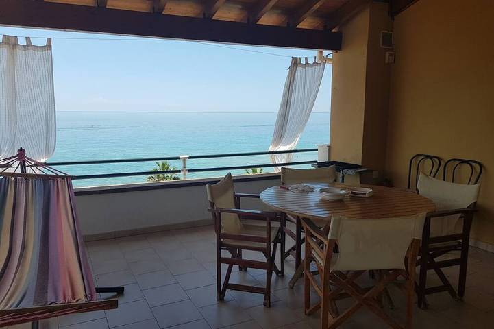 Διαμερίσματα διακοπών για 5 άτομα, με κατοικίδια ζώα στη Γλυφάδα (Κέρκυρα)