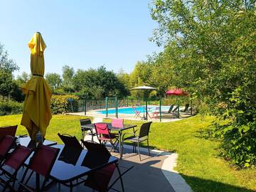 Gîte pour 12 personnes, avec jardin et piscine, animaux acceptés à Langoëlan