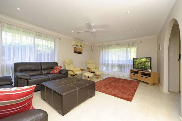 Holiday home for 9 people, with garden in Shoal Bay