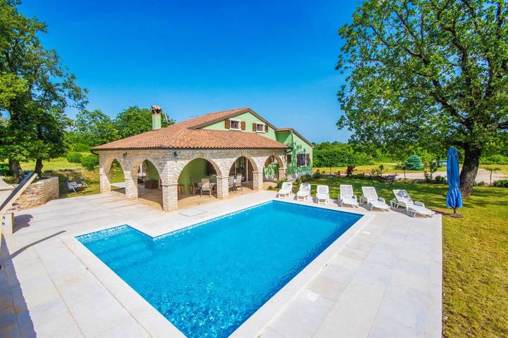 Ferienwohnung für 10 Personen, mit Terrasse und Garten sowie Pool in Istrien
