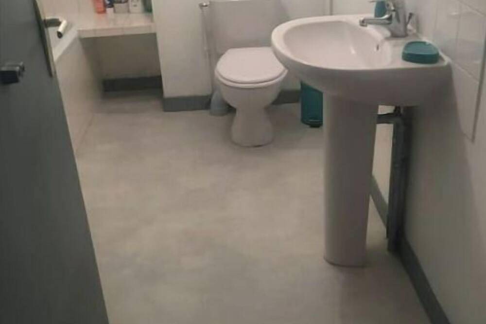 Entire apartment, T1 à Louer Centre Ville de Guéret Pouvant Accueillir 4 Personnes in Guéret, Guéret region