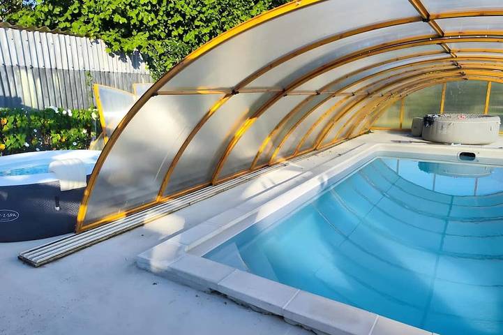 Chambre d’hôte pour 7 personnes, avec piscine ainsi que jacuzzi et jardin à Gray