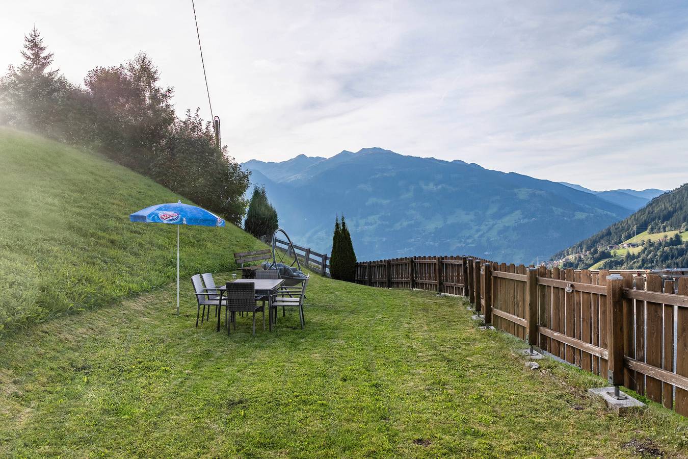 Ferienhaus 'A Nett’s Nest' mit Bergblick, Gemeinschaftsterrasse und Wlan in Hainzenberg, Zillertaler Alpen