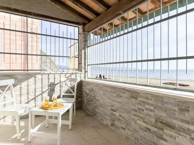 6 personas in Follonica, Costa Etrusca