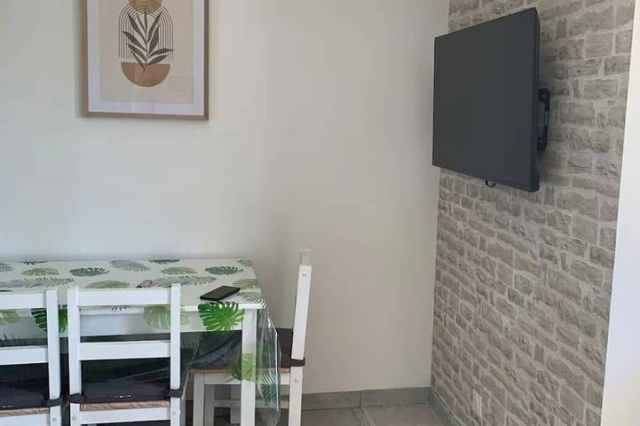 Appartement entier, Location bas maison avec piscine in Alès, Parc national des Cévennes
